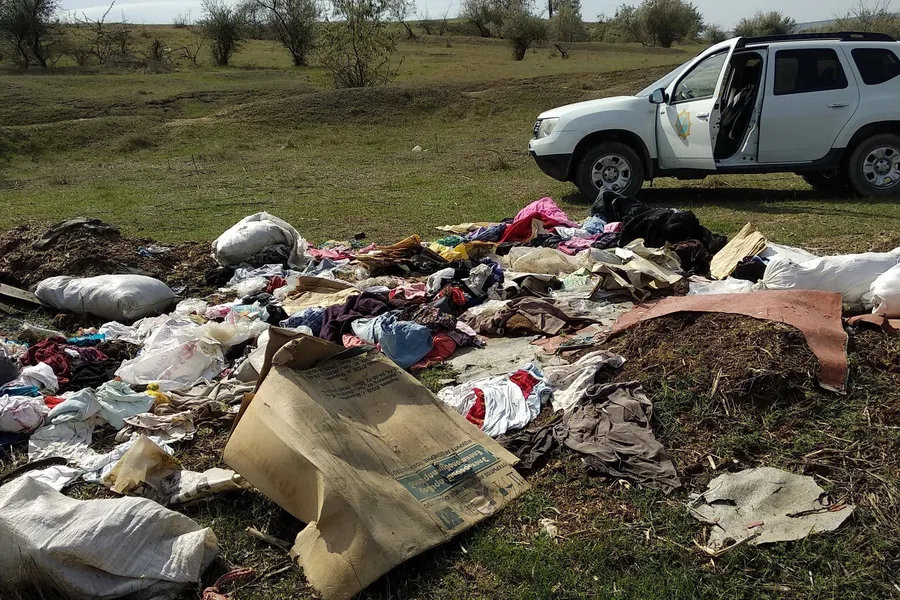 Одежда, тетради, сельхозмусор: в Тараклии нашли еще одну свалку отходов