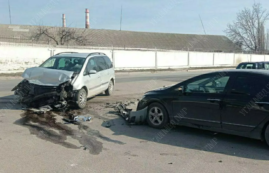 ДТП с участием трех автомобилей произошло в Рыбнице