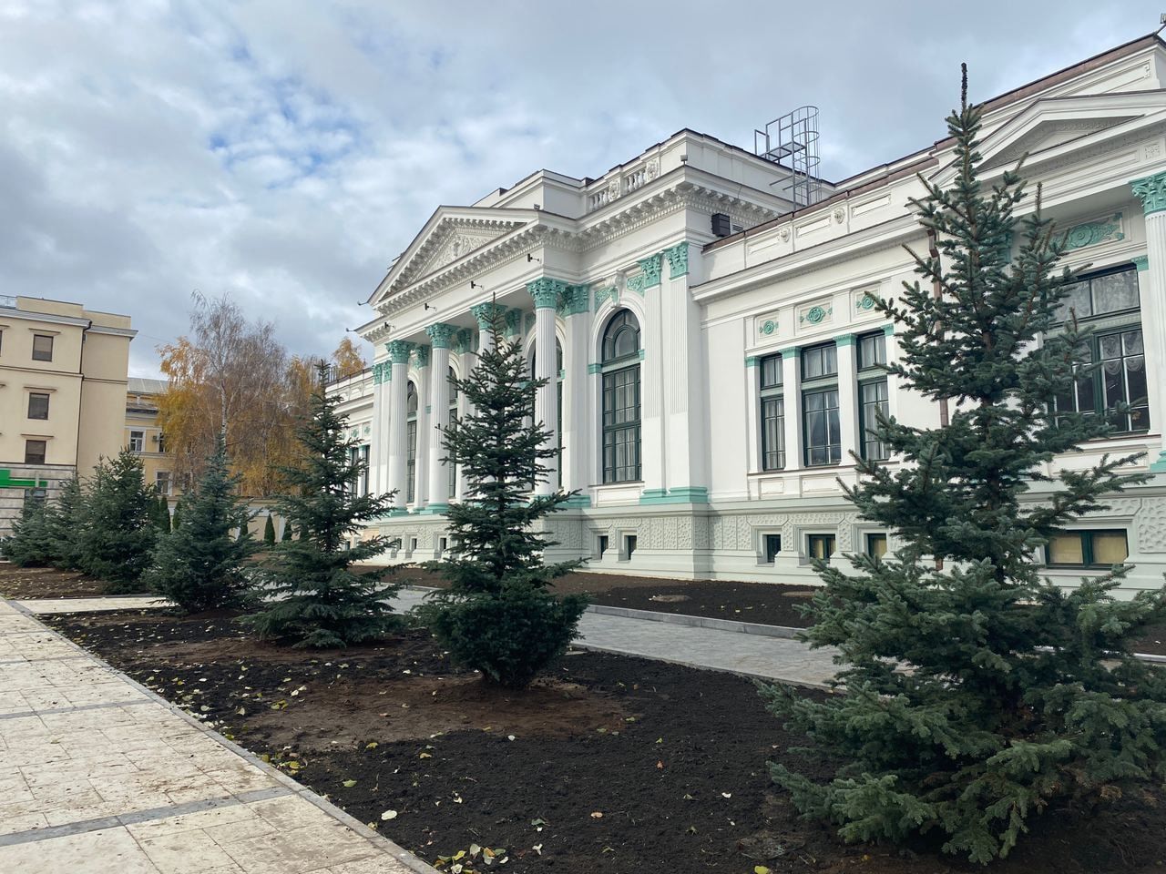 Чебан: В сквере Михая Эминеску посажены деревья