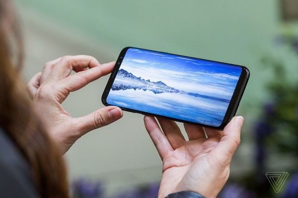 Samsung презентовал флагманский смартфон Galaxy S8