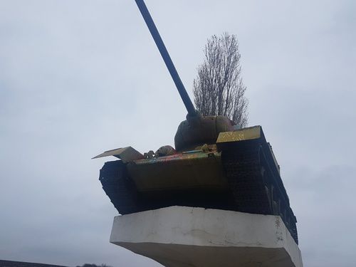 Вандалы надругались над еще одним советским танком