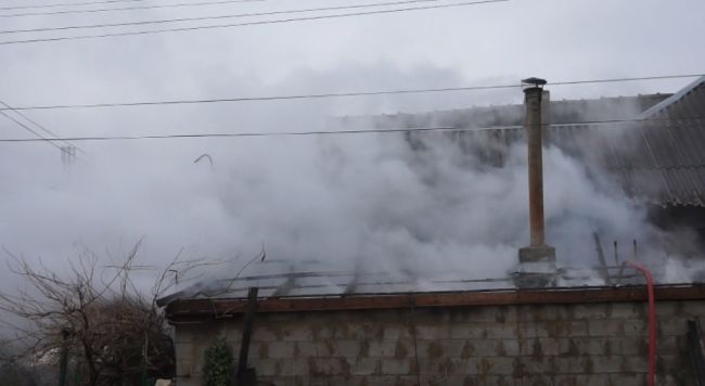 У пожилой женщины из Каушан на пороге зимы сгорел дом