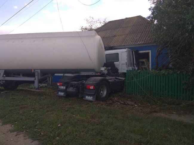 В селе Григорэука цистерна с топливом врезалась в жилой дом