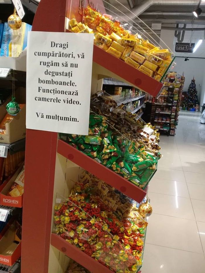 Столичный супермаркет потребовал от покупателей не дегустировать конфеты