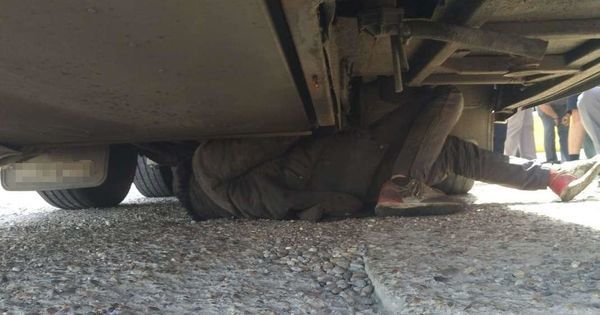 На молдавской границе задержано двое нелегалов, прятавшихся под автобусом