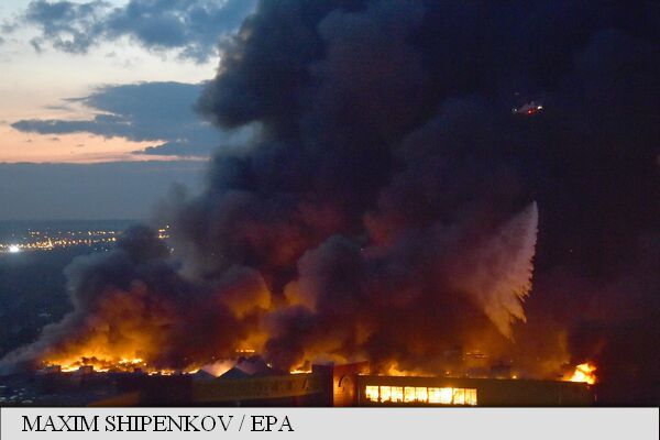 Rusia: Incendiu într-un centru comercial de lângă Moscova, 3.000 de persoane, evacuate