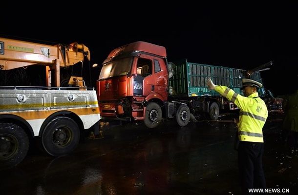 В Китае столкнулись 56 авто: 17 погибших