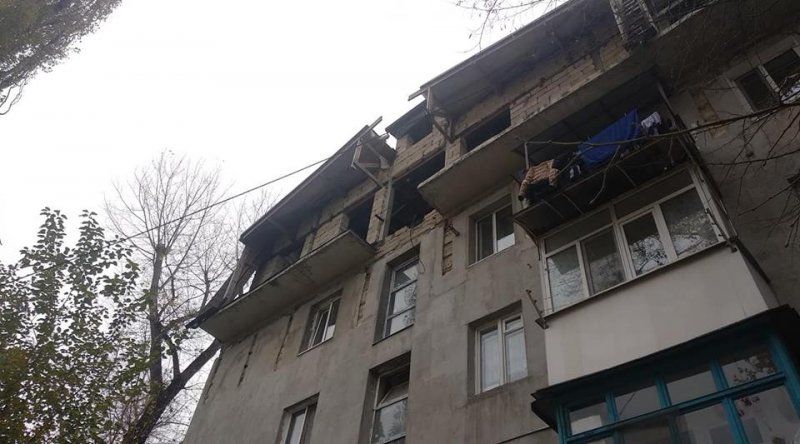 На Ботанике из-за недостроенной мансарды разрушается дом