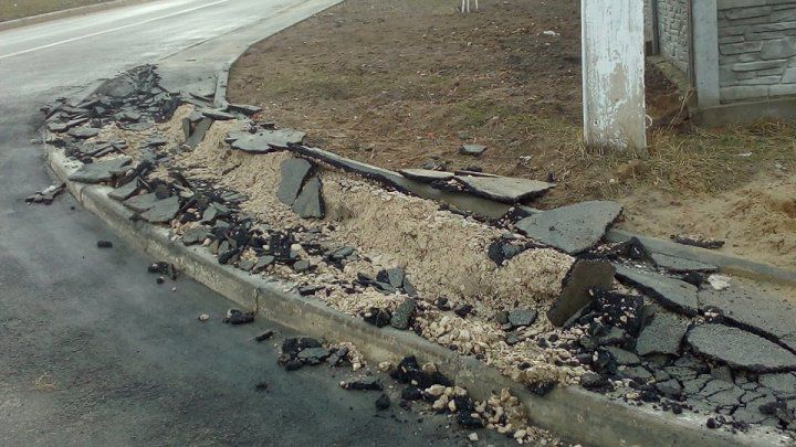 Un trotuar din Ialoveni a fost distrus de un şofer indiferent