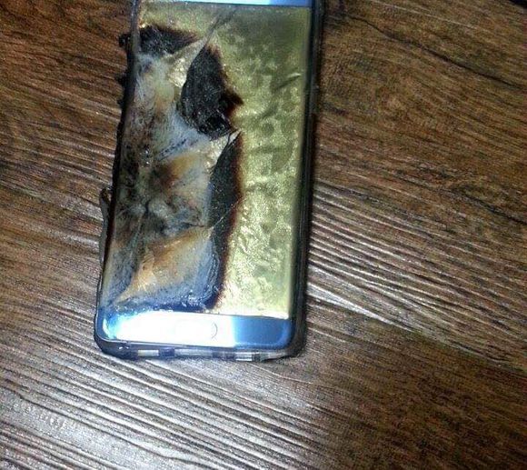 Новейший флагман Samsung взорвался во время зарядки