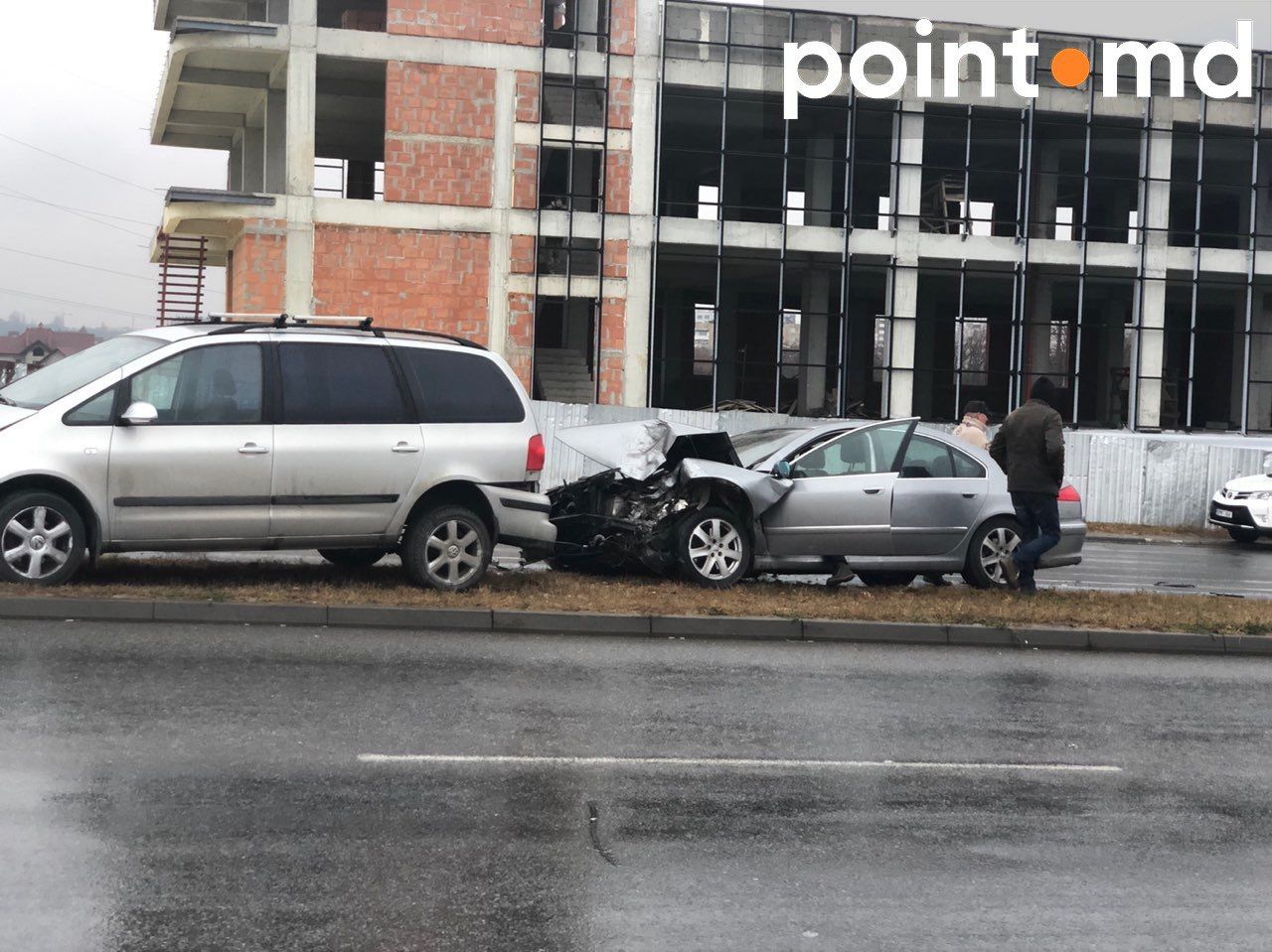 Авария с участием нескольких автомобилей произошла на Старой Почте