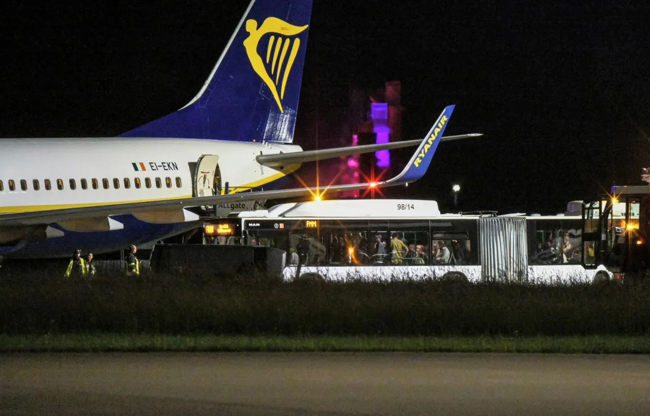 Самолет Ryanair попал в турбулентность и аварийно сел в Баварии: пострадали 9 человек