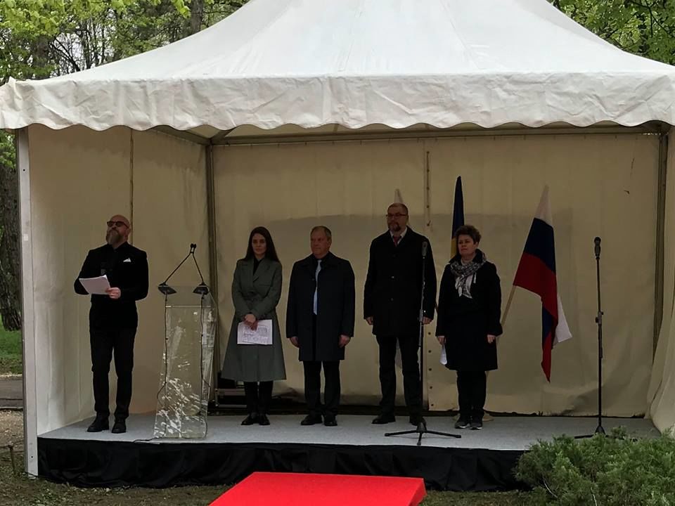 Памятник Гагарину открыт в главном парке Бухареста