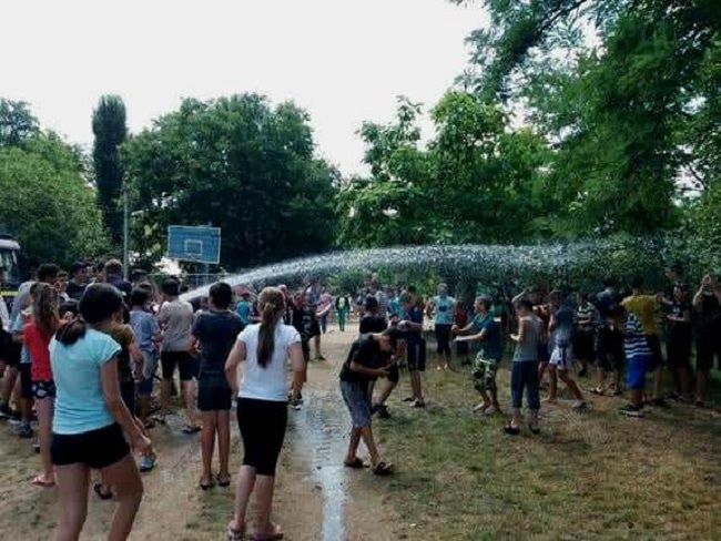Спасатели обучили детей в лагерях правилам пожарной безопасности