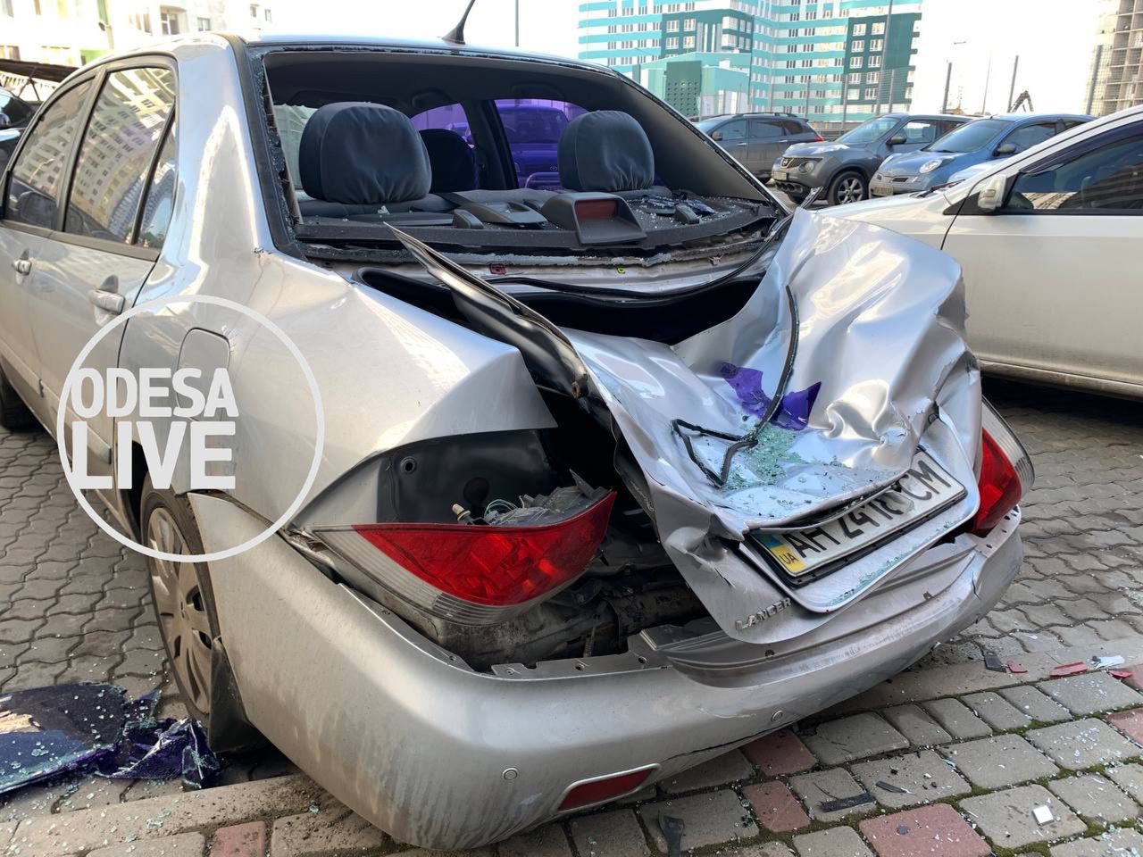 В Одессе мужчина выжил после падения с 23-го этажа на крышу автомобиля