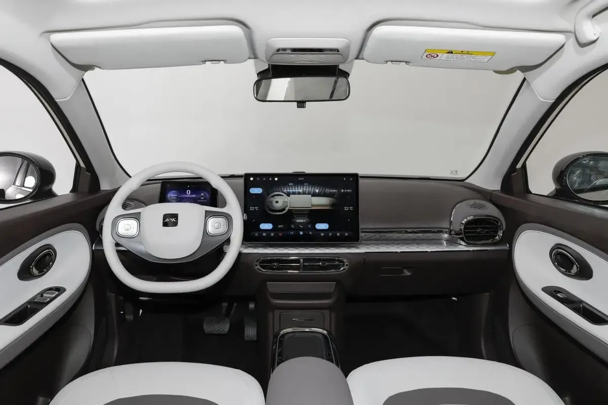 В Китае представлен электрический клон Mini за $12 600
