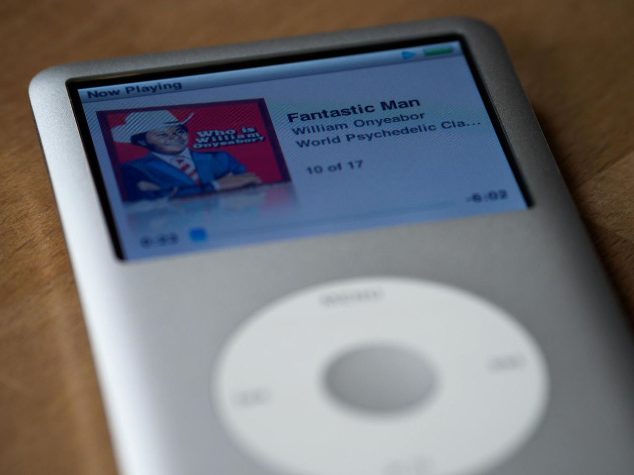 Китайцы изобрели смартфон в стиле плеера iPod