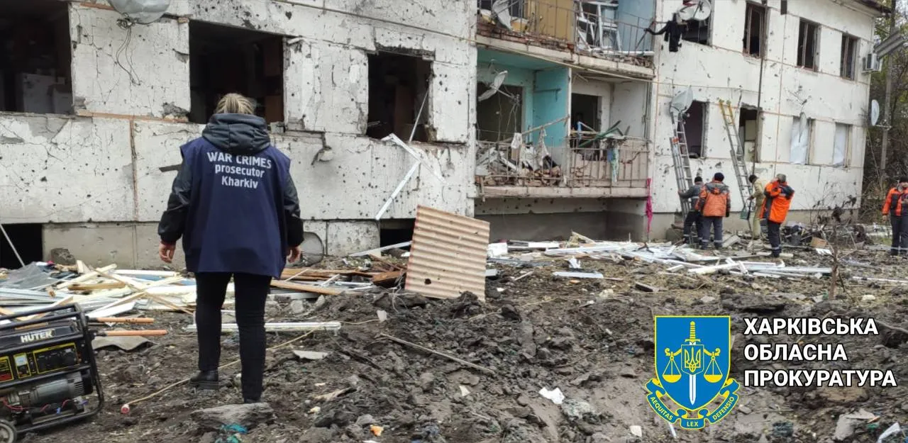 Украинская прокуратура показала последствия удара по поселку в Харьковской области