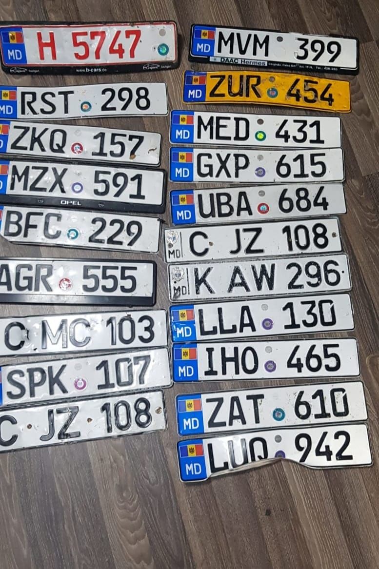 В полиции сообщили о найденных во время дождя автомобильных номерах