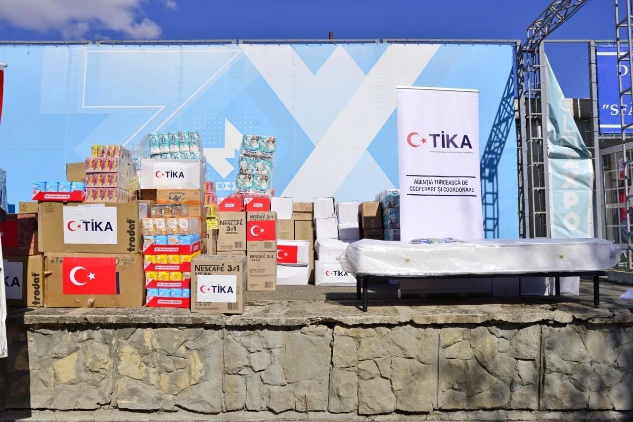 Турецкое агентство TIKA передало новую партию гуманитарного груза для беженцев