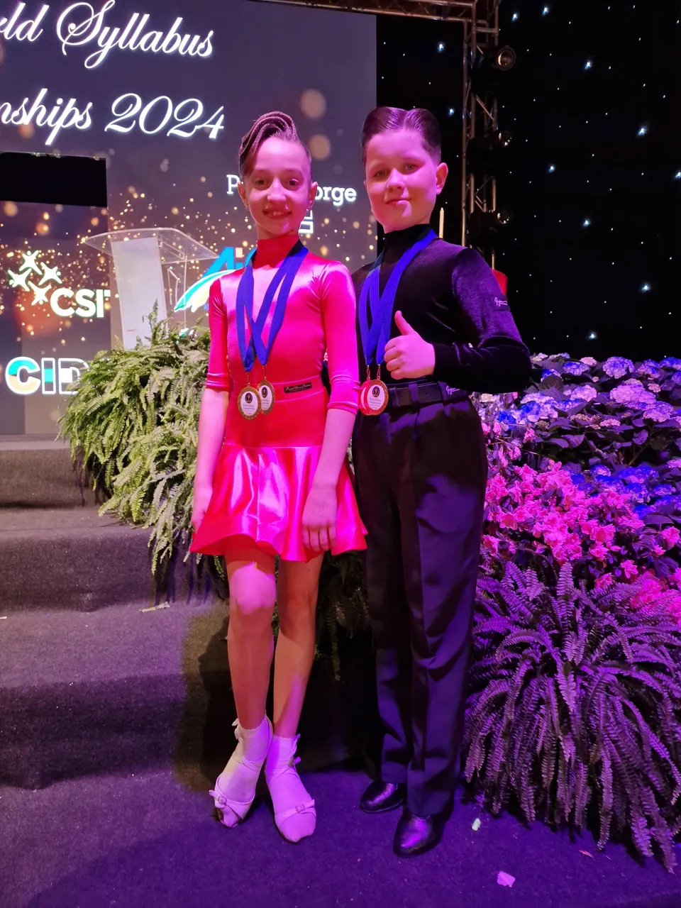 Две пары танцоров из Молдовы стали двукратными чемпионами мира