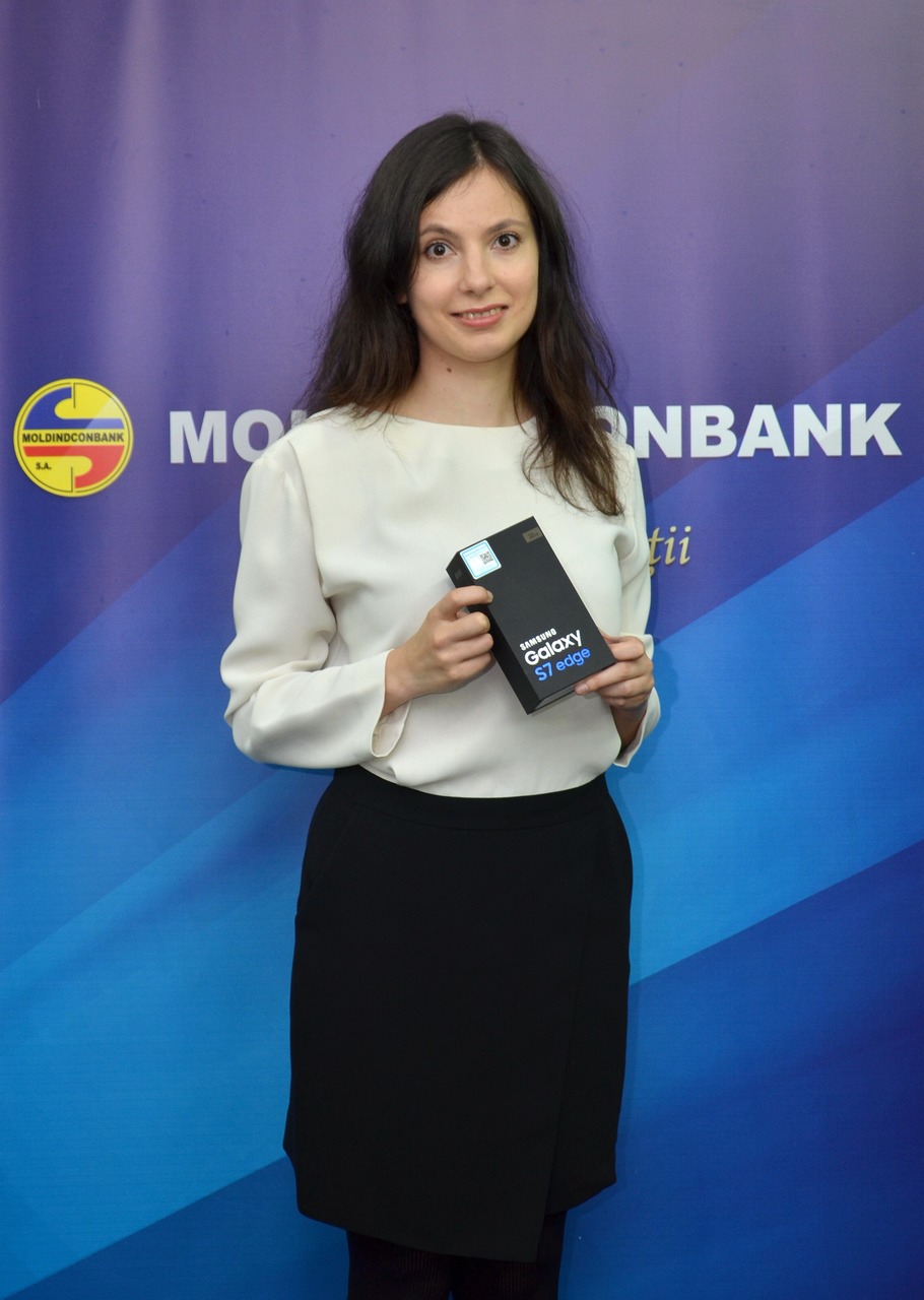 Moldindconbank a pus în circulaţie cel de-al 500.000-lea card bancar ®