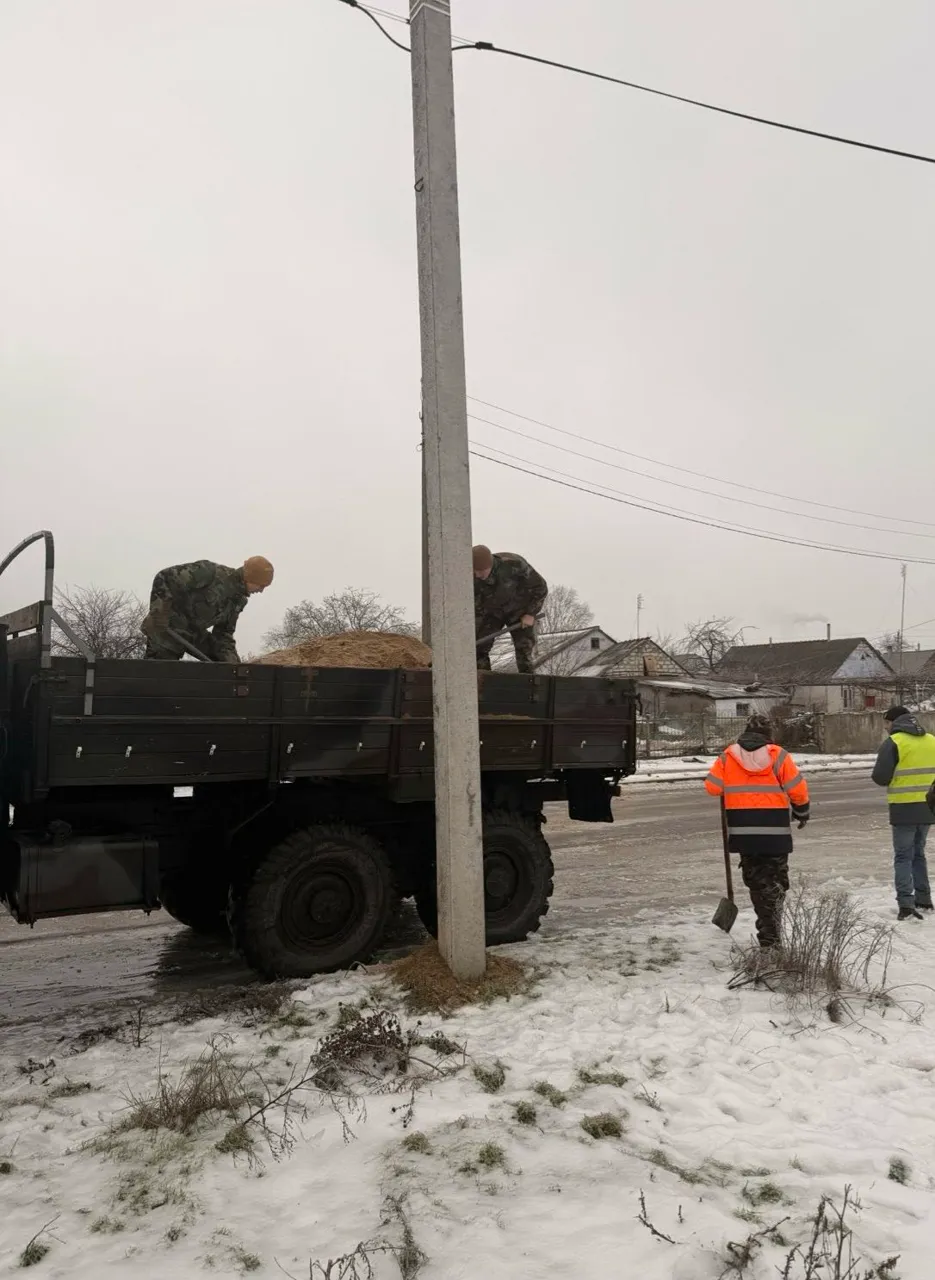 Moldova desfășoară armată și salvatori în combaterea ghețușului de pe drumuri
