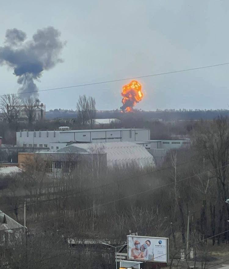 Зеленский: Аэропорт под Винницей полностью разрушен