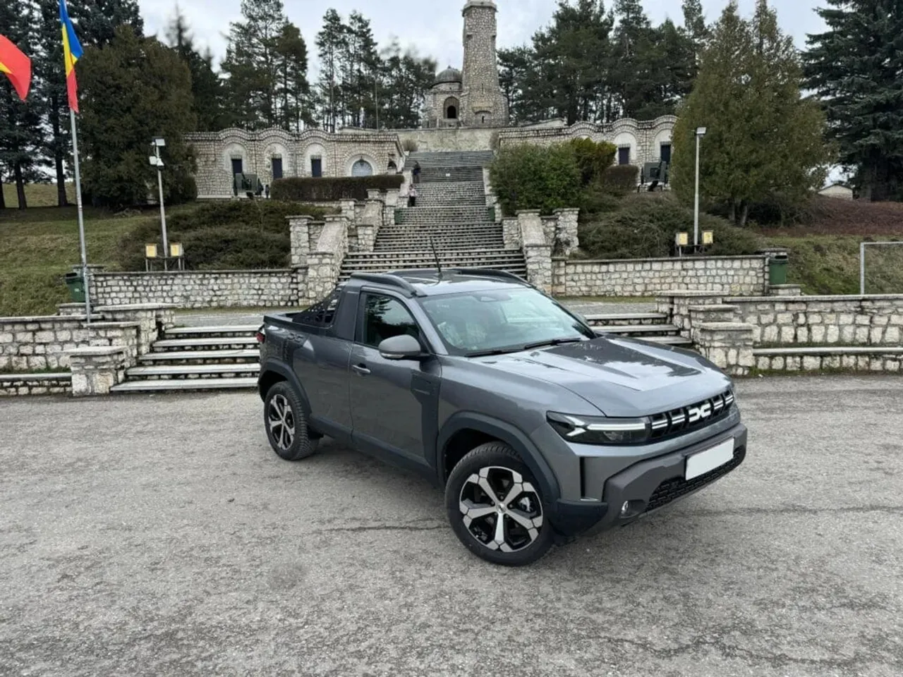 В продажу поступили оригинальные пикапы Duster с расходом 5,5 л на 100 км