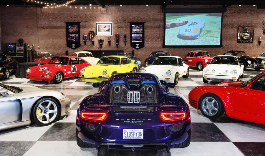 Взрыв газопровода уничтожил коллекцию из 80 редких Porsche