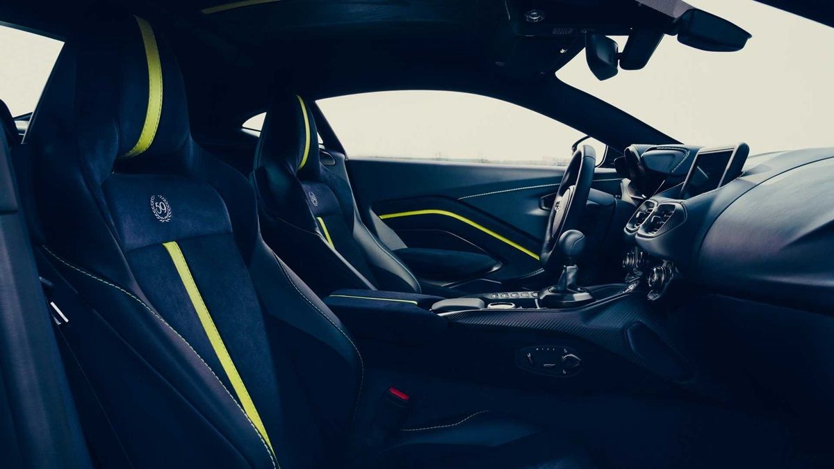 Aston Martin выпустил "механическое" купе Vantage
