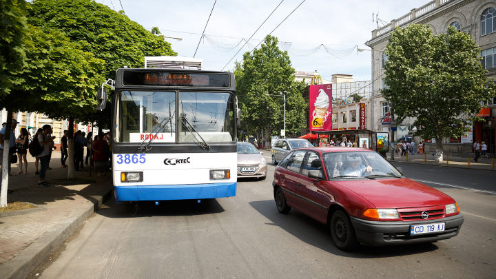 Troleibuzele fără fir vor fi puse în zece zile pe liniile din Chişinău