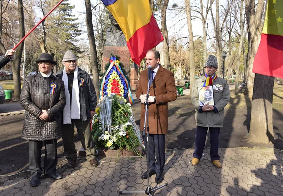 Ион Чебан возложил цветы к бюсту Григоре Виеру