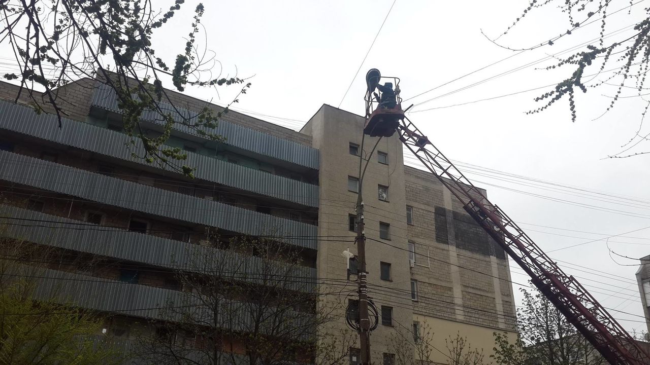 В преддверии Пасхи в столице восстанавливают уличное освещение