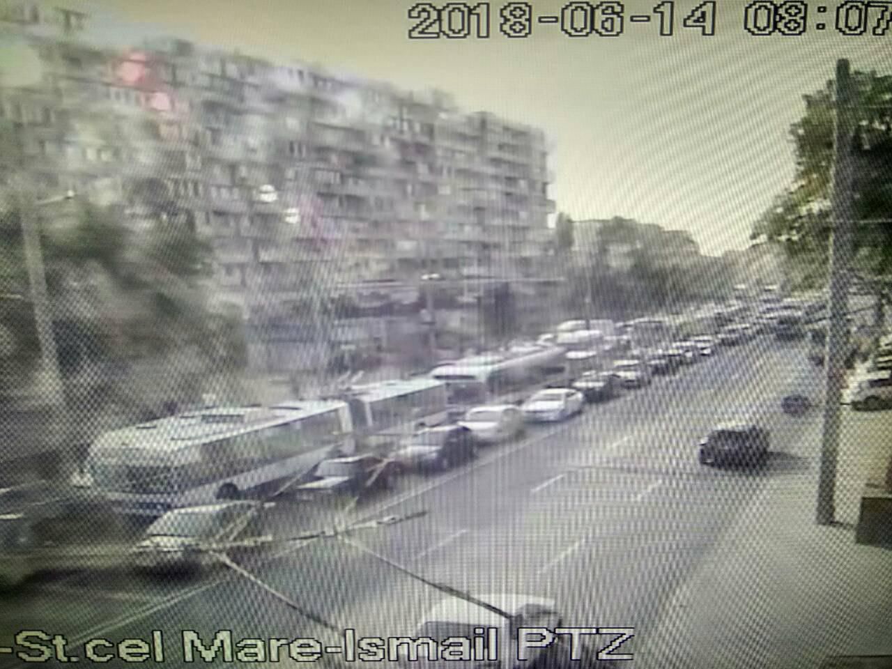 Служба InfoTrafic сообщила о ДТП и пробках в столице