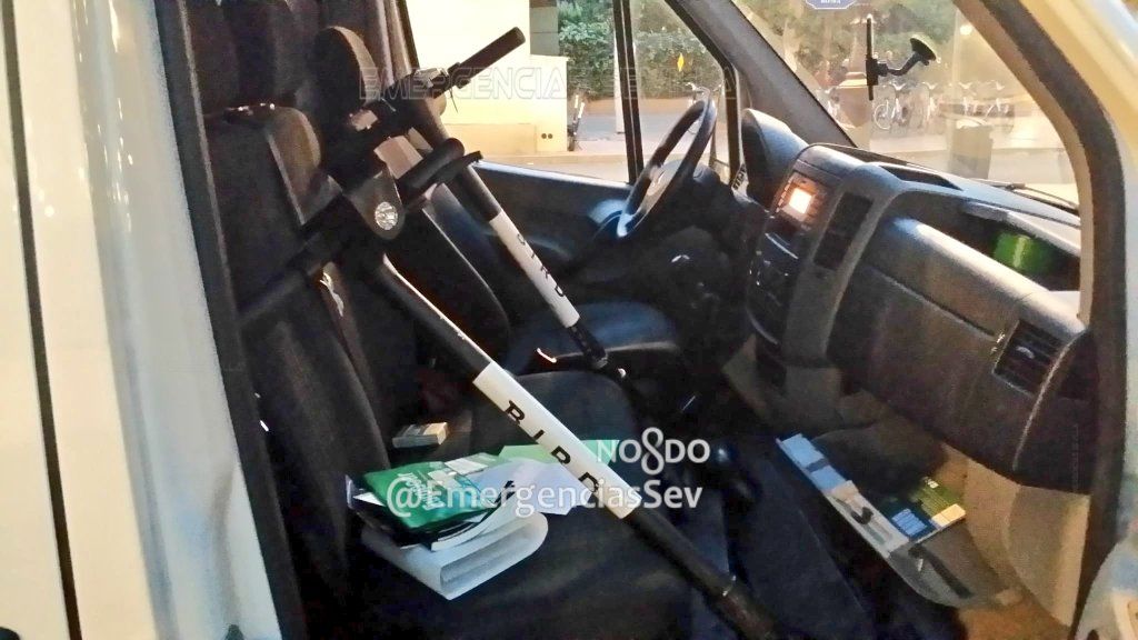 В Испании полиция оштрафовала экстремала за катание на шести самокатах
