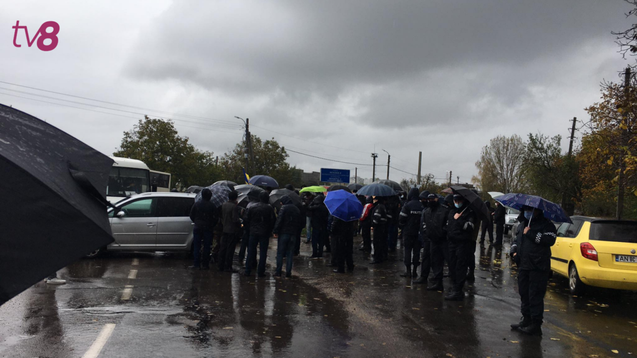 В Варнице заблокировали проезд транспорта из Бендер