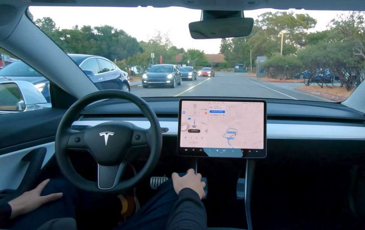 Tesla отзывает 54 тысячи электромобилей из-за неисправности автопилота