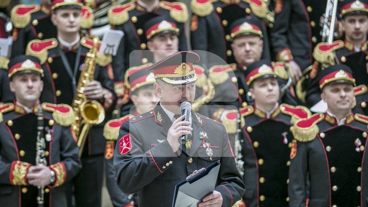 Оркестр войск карабинеров накануне поздравил женщин с 8 Марта
