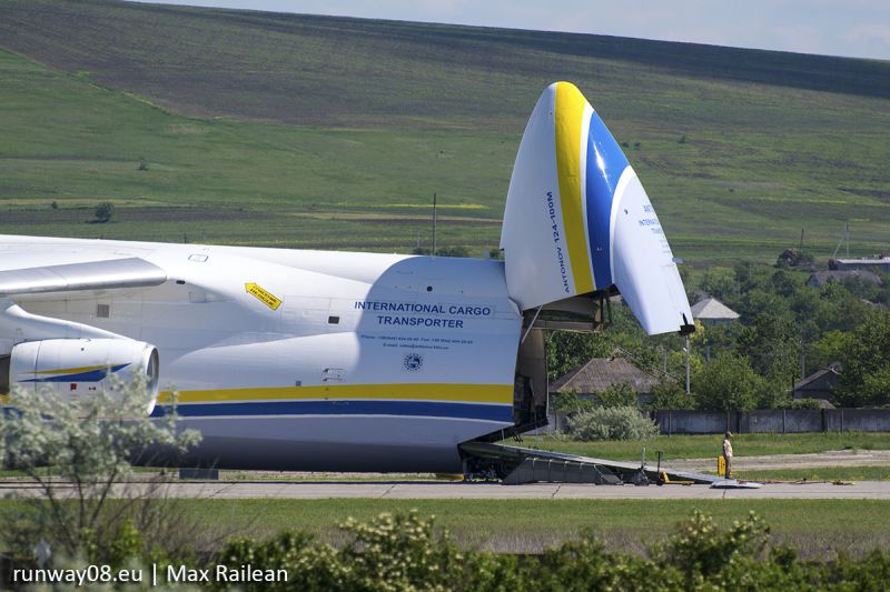 Гигантский самолет «Антонов» обнаружили в молдавском аэропорту