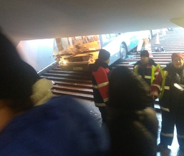 Accident fatal la Moscova: Un autobuz a intrat într-un pasaj subteran. Sunt morți și răniți