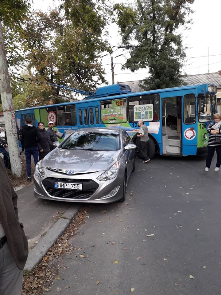 Водитель парализовал движение общественного транспорта в Кишиневе