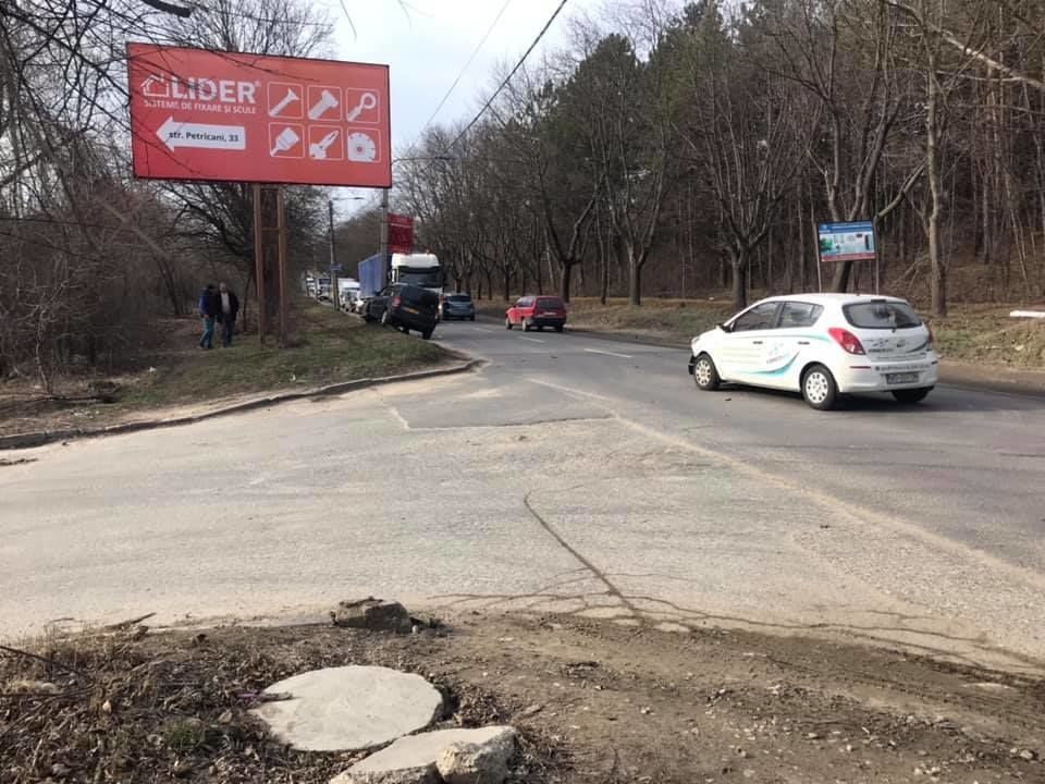В столице водитель ищет свидетелей ДТП, чтобы избежать штрафа