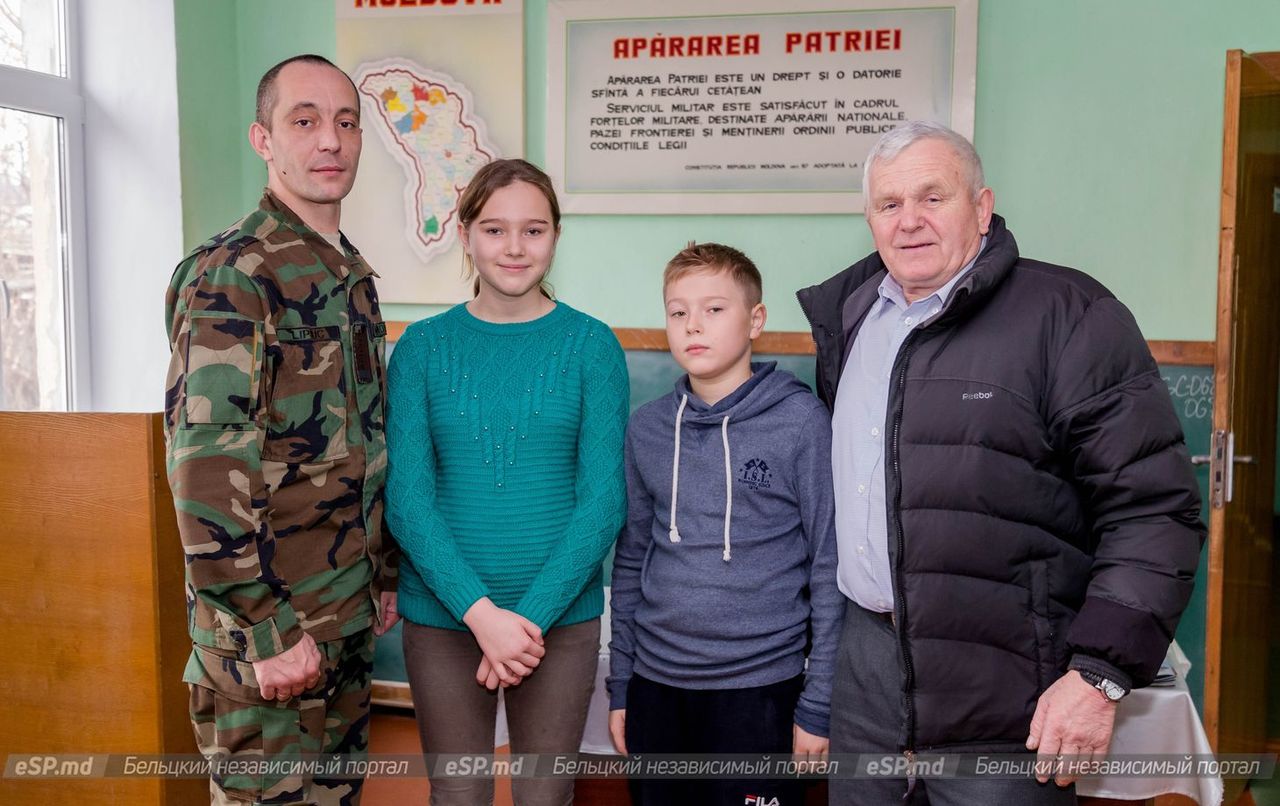 В Бельцах военный спас тонувшую в озере девочку