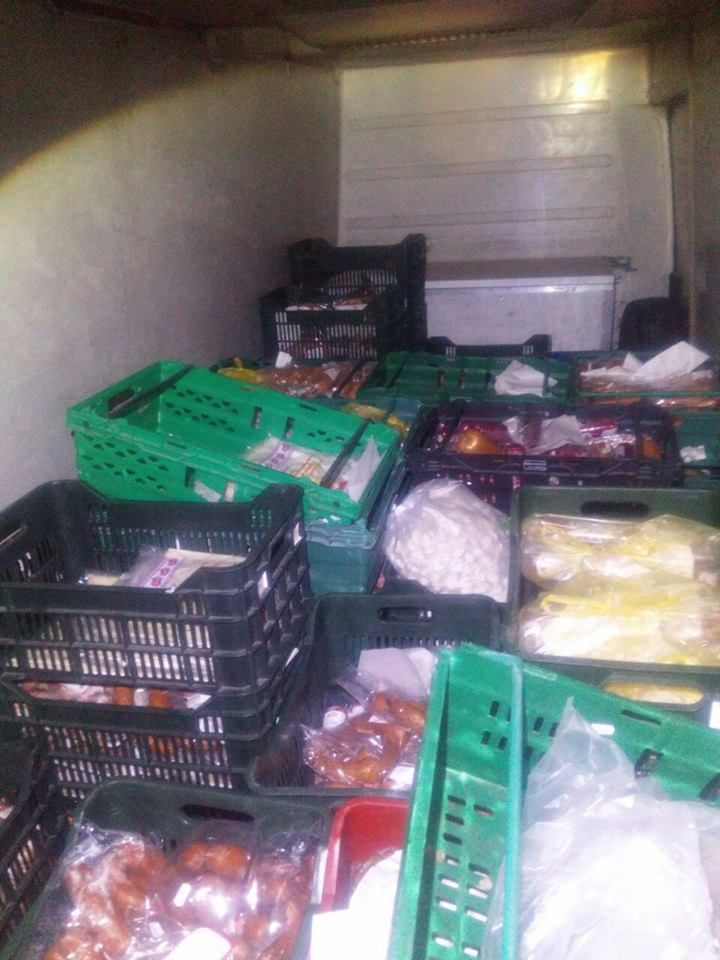 Полиция остановила грузовик, набитый продуктами питания без документов
