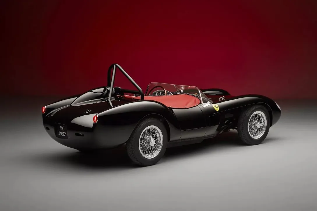 Ferrari выпустила оригинальный электромобиль в ретростиле