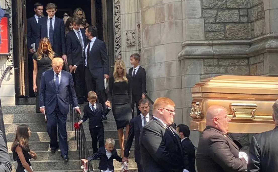 Дональд и Меланья Трамп простились с бывшей женой экс-президента США Иваной
