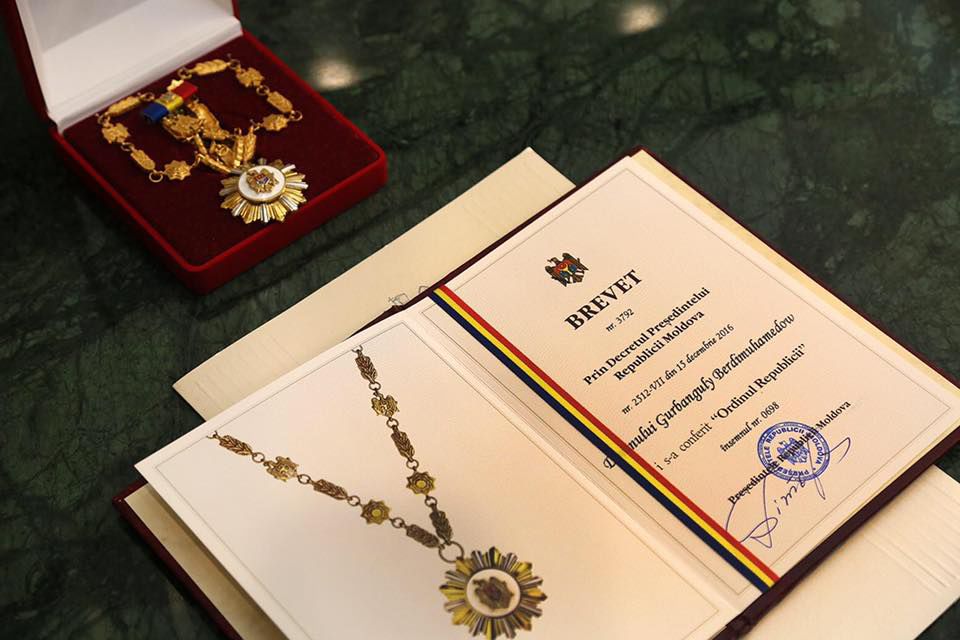 „Ordinul Republicii” pentru președintele Turkmenistanului, oferit de Dodon „în semn de profundă gratitudine”