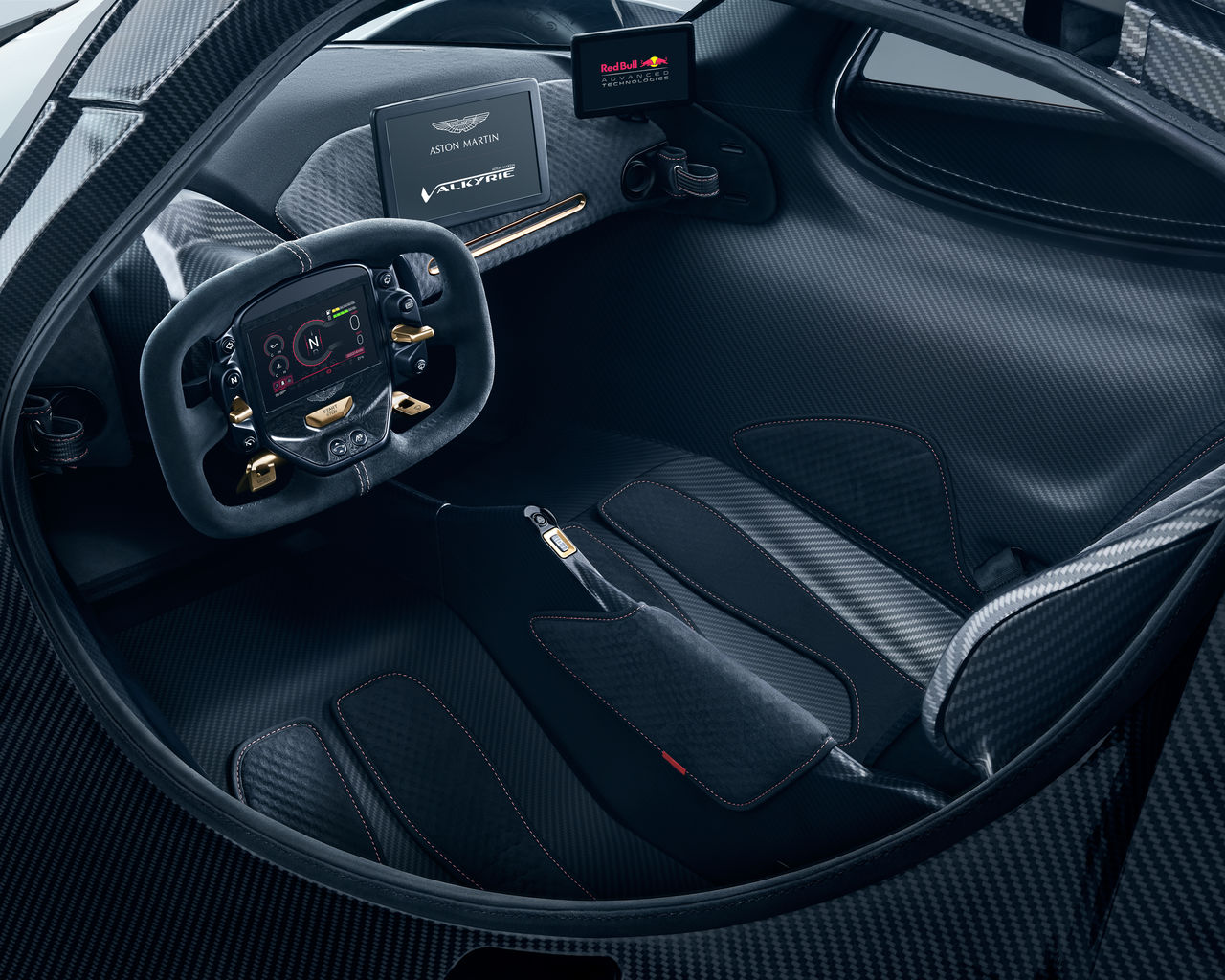 Aston Martin показал фото серийного гиперкара Valkyrie