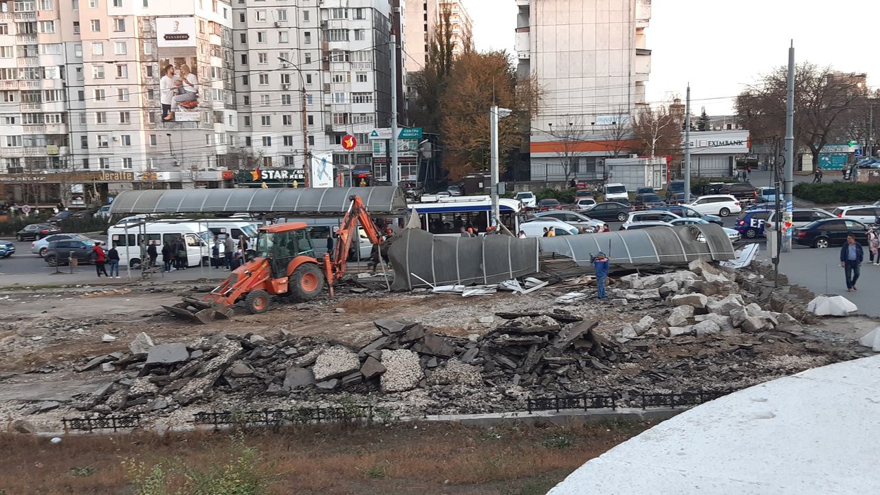 Рядом с ТЦ UNIC снесли цветочный рынок